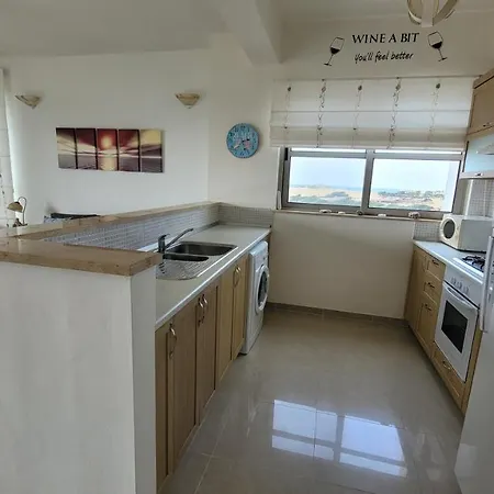 Daire Sea And Mountain View Beachfront Penthouse