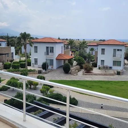 Sea And Mountain View Beachfront Penthouse アパート *