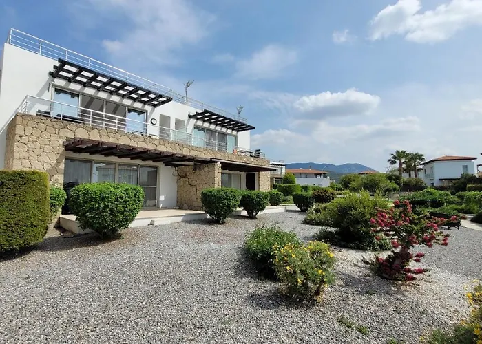 Sea And Mountain View Beachfront Penthouse Apartmán Yali