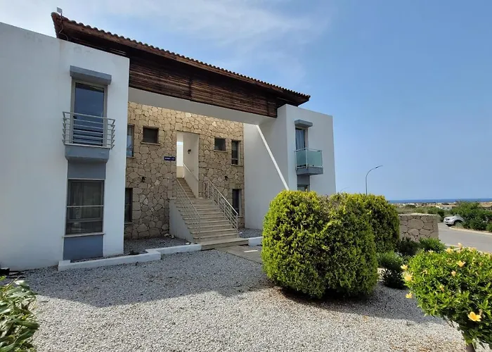 Sea And Mountain View Beachfront Penthouse Apartmán