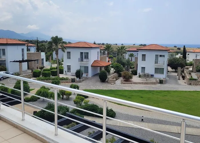 Sea And Mountain View Beachfront Penthouse Apartmán *