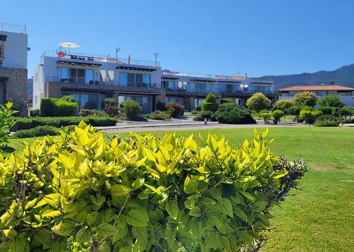 Apartmán Sea And Mountain View Beachfront Penthouse Yali